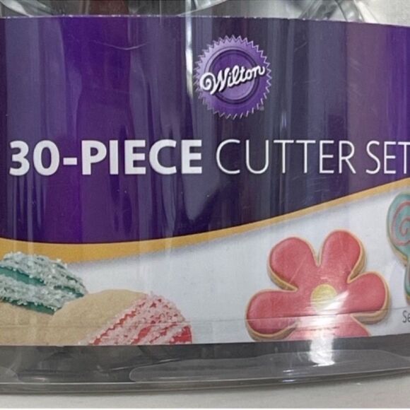 NWT Wilton 30-Piece Cookie Cutter Set Home Baking Tool Handle Container - Picture 6 of 6